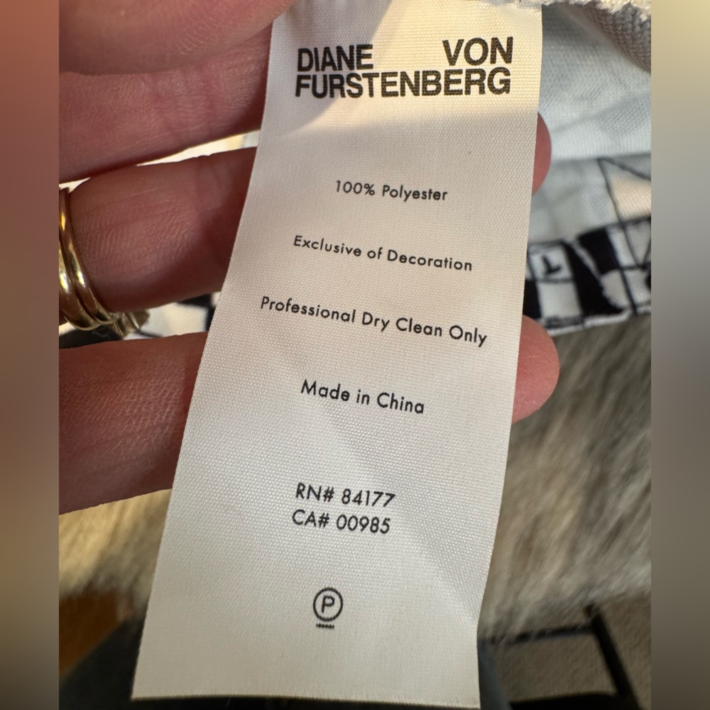 PRICE FIRM Diane Von Furstenberg Crossword Print Tote - Picture 3 of 9